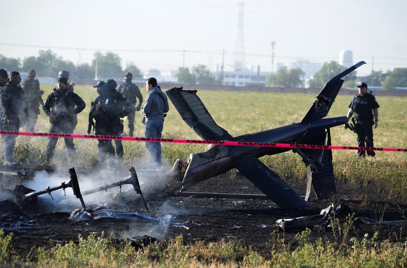 Members of security forces check the site where the head of security of the central Mexican state of Aguascalientes has died in a helicopter crash, in Aguascalientes, Mexico November 17, 2022. REUTERS/Liberto Urena NO RESALES. NO ARCHIVES