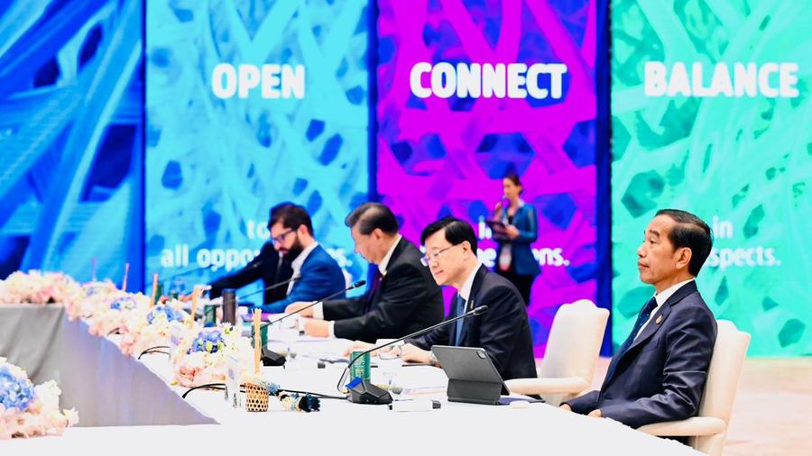 Presiden Joko Widodo mendorong pemimpin ekonomi APEC untuk memperkuat kerja sama konkret. (Foto: Laily Rachev - Biro Pers Sekretariat Presiden)