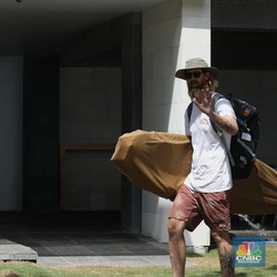 Tiba-Tiba Bule-Bule Takut Diusir dari RI, Ada Apa?