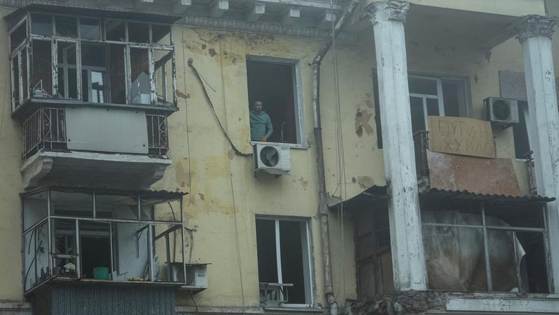 A man takes measures of his destroyed window by the shock wave of the explosion of a russian missile over Dnipro city, Ukraine. (Photo by Celestino Arce/NurPhoto via Getty Images)