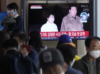 Momen Langka Kim Jong Un Muncul dengan Putrinya, Tinjau Rudal