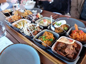 Lauknya Komplet! Ini 5 Nasi Rames Internasional, Singapura hingga Belanda