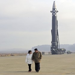 Korea Utara Tembak 2 Rudal Balistik, Jatuh di Wilayah Jepang