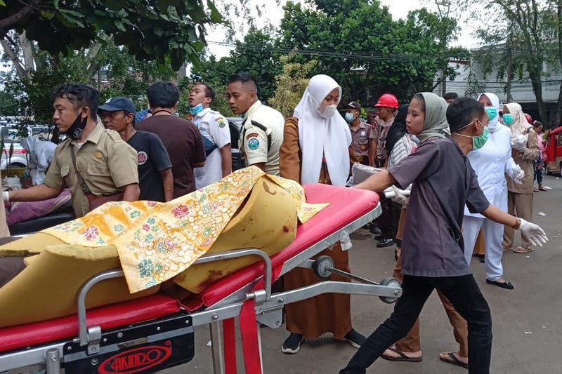Pemandangan gedung sekolah yang runtuh akibat gempa di Cianjur, Provinsi Jawa Barat, Indonesia, 21 November 2022. Pemandangan gedung sekolah yang runtuh akibat gempa di Cianjur, Provinsi Jawa Barat, Indonesia, 21 November 2022. (REUTERS/Iman Firmansyah)