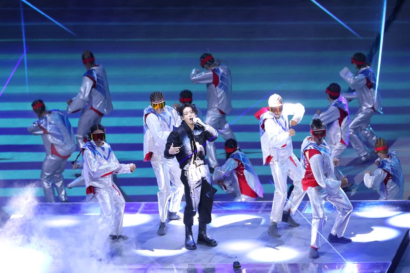 Jung Kook BTS menjadi pengisi lagu untuk FIFA World Cup 2022. (Getty Images/Marc Atkins)
