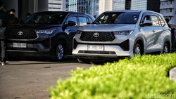 Konsumsi BBM Toyota Kijang Innova Zenix Hybrid: Tembus 21 Km per Liter!