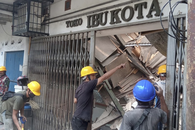 Pemandangan gedung sekolah yang runtuh akibat gempa di Cianjur, Provinsi Jawa Barat, Indonesia, 21 November 2022. Pemandangan gedung sekolah yang runtuh akibat gempa di Cianjur, Provinsi Jawa Barat, Indonesia, 21 November 2022. (REUTERS/Iman Firmansyah)