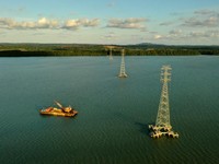 PLN Operasikan SUTT 150 kV Lintasi Selat Sebuku di Kalsel