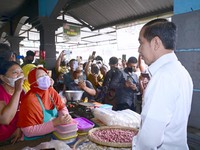 Hidup Makin Berat, Harga Beras Sampai Telur Beterbangan
