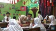 Ngenes Nasib Guru RI: Honorer Rp 300-PNS Mentok Rp 5 Jutaan
