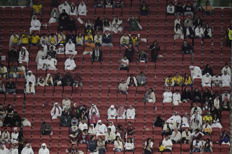 Sepi penonton pada pertadingan perdana grup A Piala Dunia antara Qatar dan Ekuador di Stadion Al Bayt di Al Khor, Qatar, Minggu, (20/11/2022). (REUTERS/DYLAN MARTINEZ)