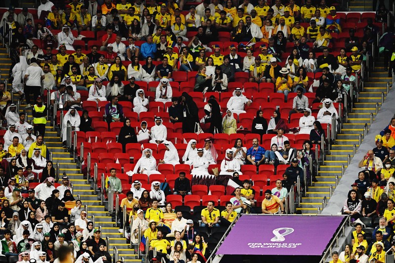 Sepi penonton pada pertadingan perdana grup A Piala Dunia antara Qatar dan Ekuador di Stadion Al Bayt di Al Khor, Qatar, Minggu, (20/11/2022). (REUTERS/DYLAN MARTINEZ)