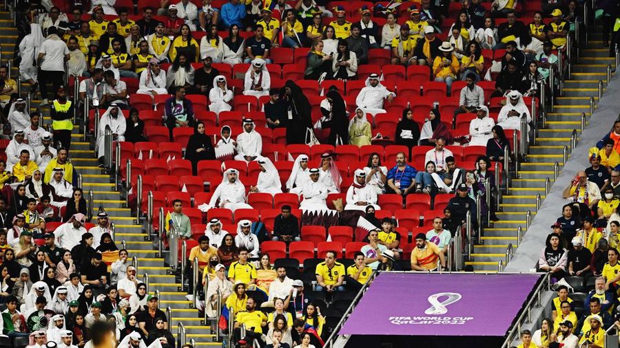 Sepi penonton pada pertadingan perdana grup A Piala Dunia antara Qatar dan Ekuador di Stadion Al Bayt di Al Khor, Qatar, Minggu, (20/11/2022).  (REUTERS/DYLAN MARTINEZ)