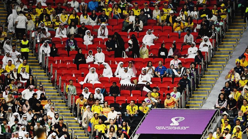Sepi penonton pada pertadingan perdana grup A Piala Dunia antara Qatar dan Ekuador di Stadion Al Bayt di Al Khor, Qatar, Minggu, (20/11/2022). (REUTERS/DYLAN MARTINEZ)