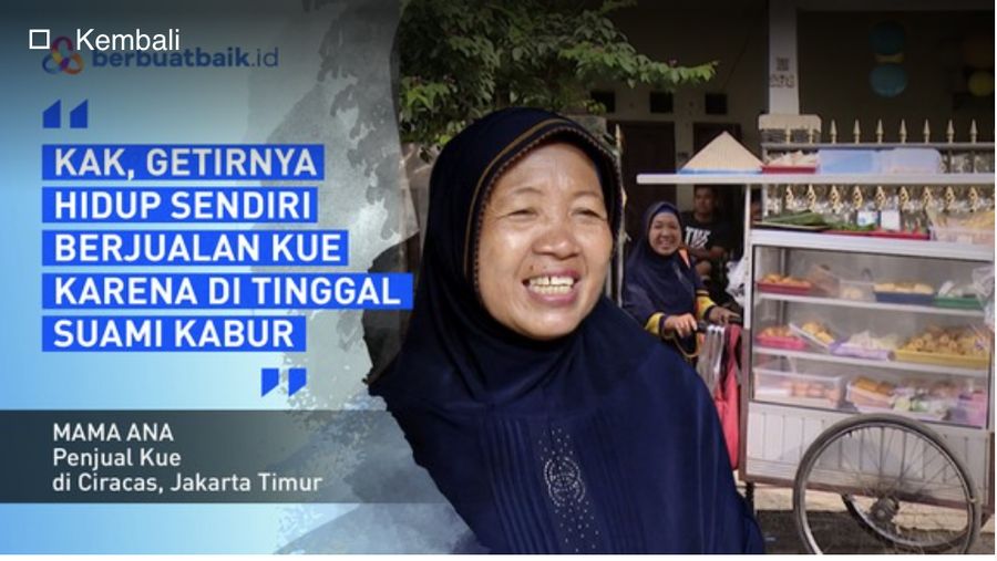Sri yang akrab disapa Mama Ana pun berjualan kue guna menghidupi dirinya dan sang anak. (Tangkapan Layar berbuat baik.id)