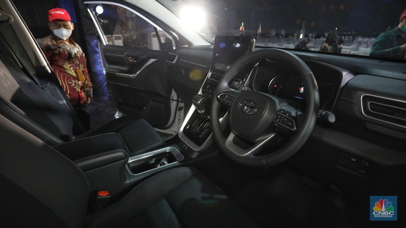 Toyota All New Kijang Innova Zenix yang baru diluncurkan di kawasan KIIC, Karawang, Jawa Barat, Senin (21/11/2022). (CNBC Indonesia/Andrean Kristianto) Toyota All New Kijang Innova Zenix yang baru diluncurkan di kawasan KIIC, Karawang, Jawa Barat, Senin (21/11/2022). (CNBC Indonesia/Andrean Kristianto)