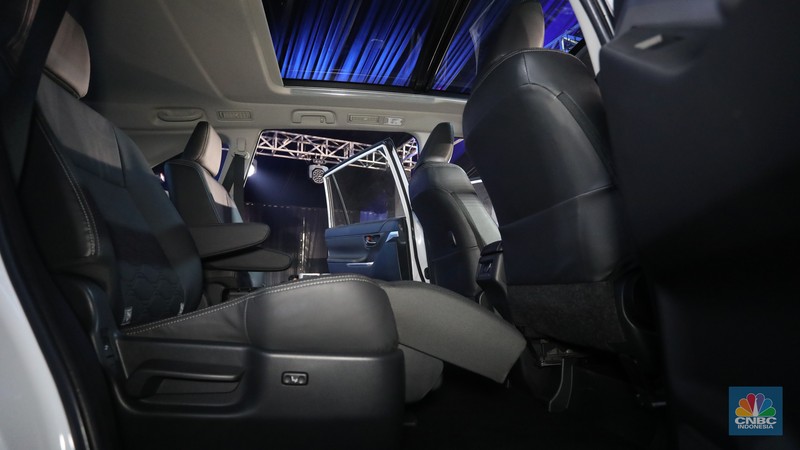 Toyota All New Kijang Innova Zenix yang baru diluncurkan di kawasan KIIC, Karawang, Jawa Barat, Senin (21/11/2022). (CNBC Indonesia/Andrean Kristianto) Toyota All New Kijang Innova Zenix yang baru diluncurkan di kawasan KIIC, Karawang, Jawa Barat, Senin (21/11/2022). (CNBC Indonesia/Andrean Kristianto)