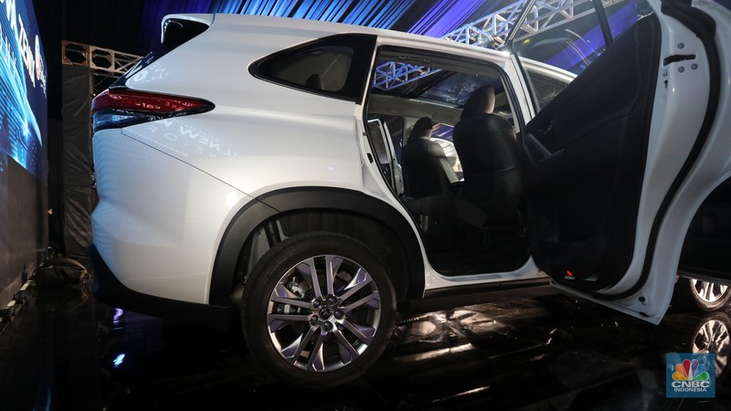Toyota All New Kijang Innova Zenix yang baru diluncurkan di kawasan KIIC, Karawang, Jawa Barat, Senin (21/11/2022). (CNBC Indonesia/Andrean Kristianto) Toyota All New Kijang Innova Zenix yang baru diluncurkan di kawasan KIIC, Karawang, Jawa Barat, Senin (21/11/2022). (CNBC Indonesia/Andrean Kristianto)