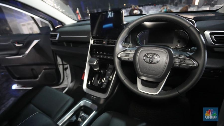 Toyota All New Kijang Innova Zenix yang baru diluncurkan di kawasan KIIC, Karawang, Jawa Barat, Senin (21/11/2022). (²©²ÊÍøÕ¾/Andrean Kristianto)