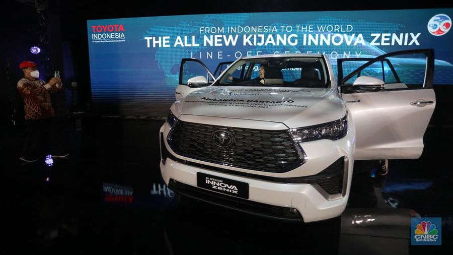 Toyota All New Kijang Innova Zenix yang baru diluncurkan di kawasan KIIC, Karawang, Jawa Barat, Senin (21/11/2022). (²©²ÊÍøÕ¾/Andrean Kristianto)