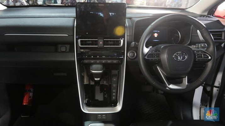 Toyota All New Kijang Innova Zenix yang baru diluncurkan di kawasan KIIC, Karawang, Jawa Barat, Senin (21/11/2022). (CNBC Indonesia/Andrean Kristianto) Toyota All New Kijang Innova Zenix yang baru diluncurkan di kawasan KIIC, Karawang, Jawa Barat, Senin (21/11/2022). (CNBC Indonesia/Andrean Kristianto)