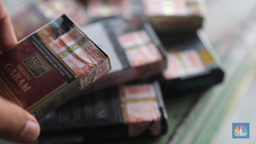 Kementerian Keuangan melalui Direktorat Jenderal Bea dan Cukai berkomitmen meningkatkan pelayanan dan memberikan kepastian hukum kepada para pelaku usaha di bidang cukai terkait dokumen cukai dan/atau dokumen pelengkap cukai. (CNBC Indonesia/ Muhammad Sabki)