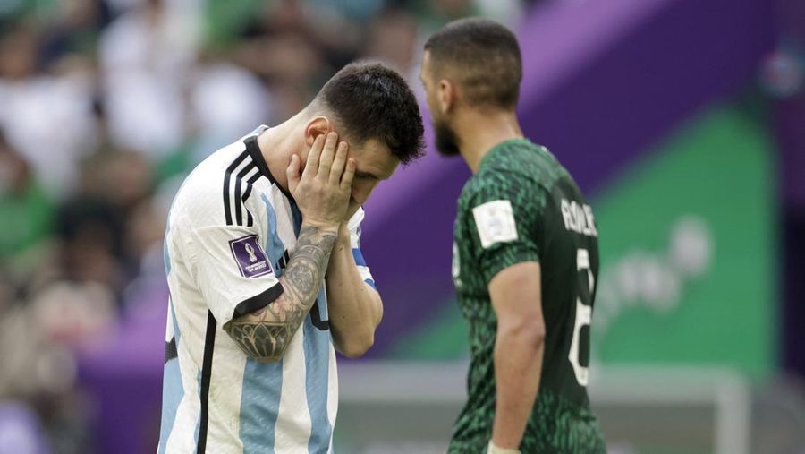 Lionel Messi dari Argentina selama pertandingan Piala Dunia FIFA Qatar 2022 Grup C antara Argentina dan Arab Saudi di Stadion Lusail pada 22 November 2022 di Lusail City, Qatar. (Photo by Richard Sellers/Getty Images)