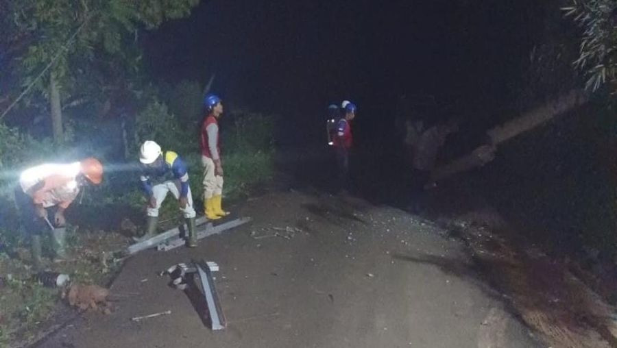 PT PLN (Persero) terus berkolaborasi dengan Pemerintah Daerah dan Aparat setempat guna mempercepat pemulihan kelistrikan yang terdampak gempa di Cianjur, Jawa Barat.