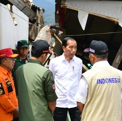 Jokowi Beri Bantuan Korban Gempa Cianjur, Terbesar Rp 50 Juta