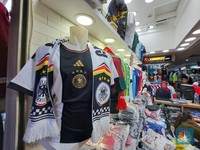 Pedagang Tanah Abang Happy, Jersey Piala Dunia 2022 Laris