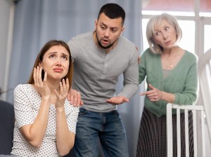 10 Tanda Kamu Pacaran dengan Anak Mama, Belum Siap Berkomitmen