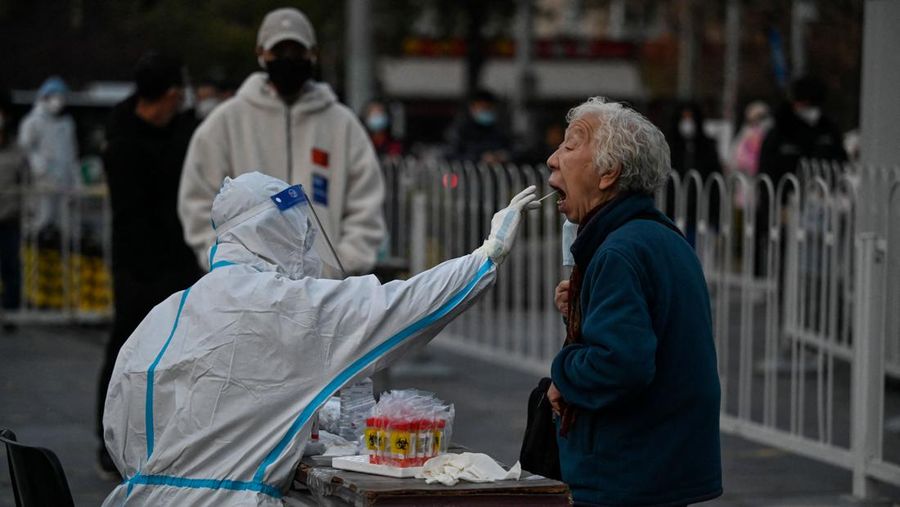 Kenaikan kasus possitif covid-19 di Beijing, China. (AFP via Getty Images/JADE GAO)