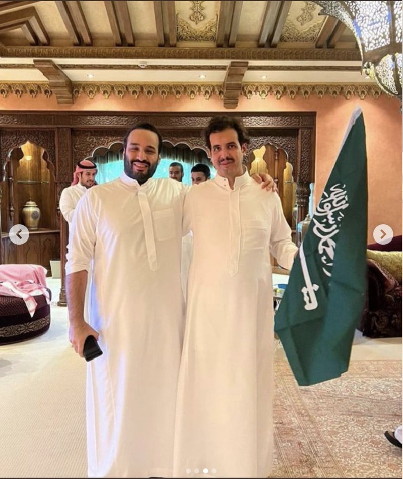 Pertandingan Piala Dunia antara Argentina Melawan Arab Saudi MBS bersujud Syukur atas kemenangan Arab 2-1 kemarin. (Instagram @mohammed_bin_salman_ksa)