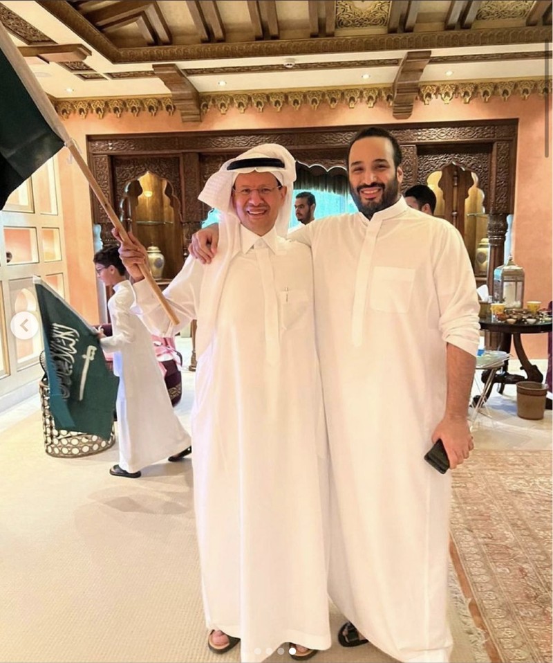 Pertandingan Piala Dunia antara Argentina Melawan Arab Saudi MBS bersujud Syukur atas kemenangan Arab 2-1 kemarin. (Instagram @mohammed_bin_salman_ksa)