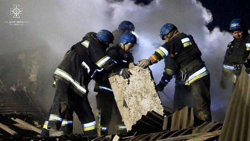 Rescuers work at the site of a maternity ward of a hospital destroyed by a Russian missile attack, as their attack on Ukraine continues, in Vilniansk, Zaporizhzhia region, Ukraine November 23, 2022 in this still image from video.  State Emergency Service of Ukraine/Handout via REUTERS    ATTENTION EDITORS -  THIS IMAGE HAS BEEN SUPPLIED BY A THIRD PARTY. MANDATORY CREDIT.