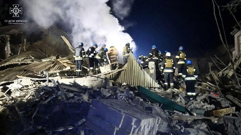 Rescuers work at the site of a maternity ward of a hospital destroyed by a Russian missile attack, as their attack on Ukraine continues, in Vilniansk, Zaporizhzhia region, Ukraine November 23, 2022 in this still image from video.  State Emergency Service of Ukraine/Handout via REUTERS    ATTENTION EDITORS -  THIS IMAGE HAS BEEN SUPPLIED BY A THIRD PARTY. MANDATORY CREDIT.
