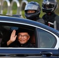 Wow! Anwar Ibrahim Tolak Pakai Mobil Dinas Mewah PM Malaysia