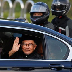 Wow! Anwar Ibrahim Tolak Pakai Mobil Dinas Mewah PM Malaysia