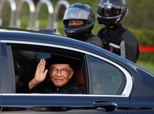 Wow! Anwar Ibrahim Tolak Pakai Mobil Dinas Mewah PM Malaysia