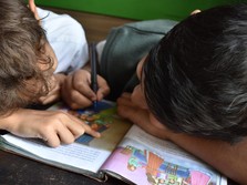 10 Cara Mendidik Anak agar Tumbuh Pintar Menurut Sains
