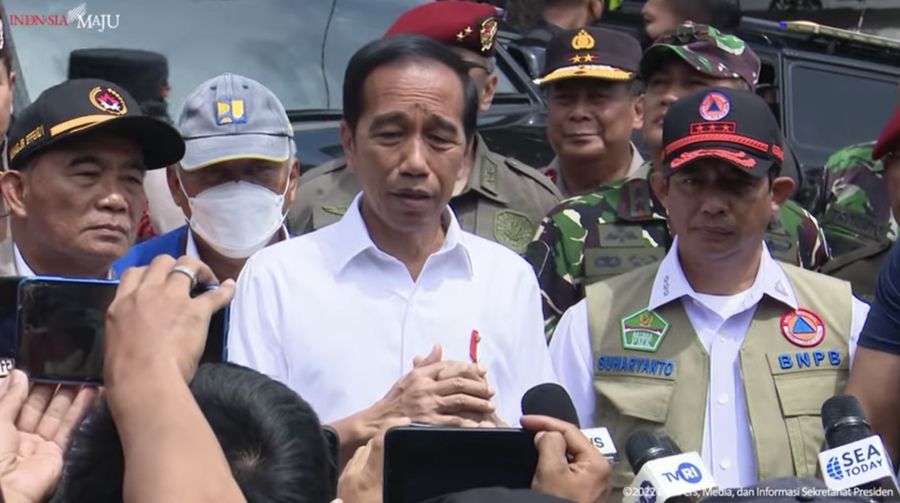 Keterangan Pers Presiden Jokowi Usai Tinjau Lokasi Terdampak Gempa Cianjur, 24 November 2022. (Tangkapan layar Youtube Sekretariat Presiden)