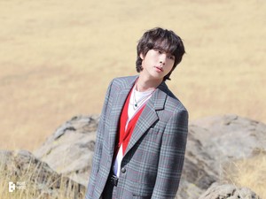 Mau Dipeluk Jin BTS? Begini Caranya!