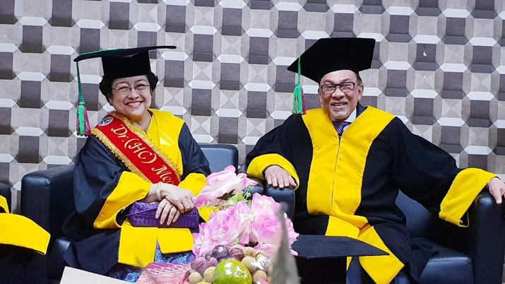 Megawati Soekarnoputri (kiri) dan Anwar Ibrahim (kanan) (Dok. PDI Perjuangan)