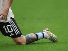 Close Up Sepatu Emas Lionel Messi, Harga Sepasang Rp 4,6 Juta