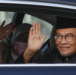Anwar Ibrahim Tolak Gunakan Mobil Dinas Baru, Ini Alasannya