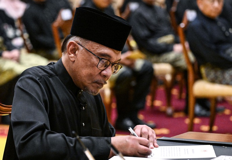 PM Malaysia Anwar Ibrahim menerima telepon dari Presiden RI Jokowi (Tangkapan Layar Twitter/@anwaribrahim) PM Malaysia Anwar Ibrahim menerima telepon dari Presiden RI Jokowi (Tangkapan Layar Twitter/@anwaribrahim)
