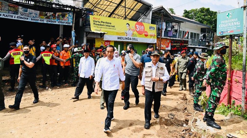 Presiden Joko Widodo dalam peninjauan penanganan dampak bencana di Kabupaten Cianjur, Kamis 24 November 2022, adalah SDN Cugenang. (Dok: Biro Pers Sekretariat Presiden)