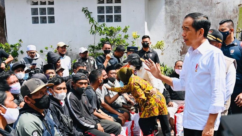 Presiden Joko Widodo dalam peninjauan penanganan dampak bencana di Kabupaten Cianjur, Kamis 24 November 2022, adalah SDN Cugenang. (Dok: Biro Pers Sekretariat Presiden)