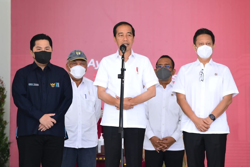 Presiden Joko Widodo (Jokowi) menerima suntikan vaksin penguat kedua di Istana Kepresidenan Bogor, Jawa Barat, Kamis (24/11/2022). (Dok: BPMI Setpres) Presiden Joko Widodo (Jokowi) menerima suntikan vaksin penguat kedua di Istana Kepresidenan Bogor, Jawa Barat, Kamis (24/11/2022). (Dok: BPMI Setpres)