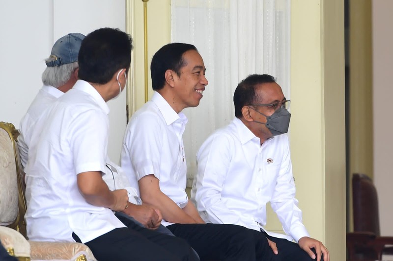 Presiden Joko Widodo (Jokowi) menerima suntikan vaksin penguat kedua di Istana Kepresidenan Bogor, Jawa Barat, Kamis (24/11/2022). (Dok: BPMI Setpres) Presiden Joko Widodo (Jokowi) menerima suntikan vaksin penguat kedua di Istana Kepresidenan Bogor, Jawa Barat, Kamis (24/11/2022). (Dok: BPMI Setpres)